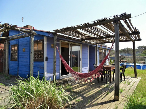 Azul Chica En Punta Del Diablo