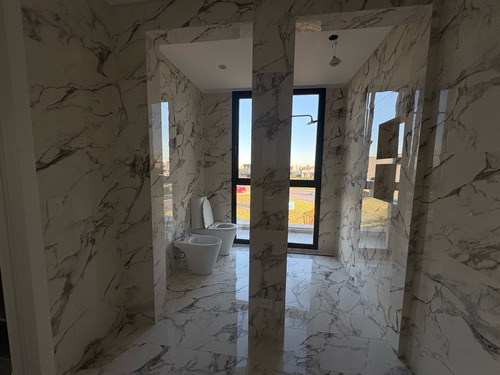 Casa En Alquiler Con Amarras - El Naudir