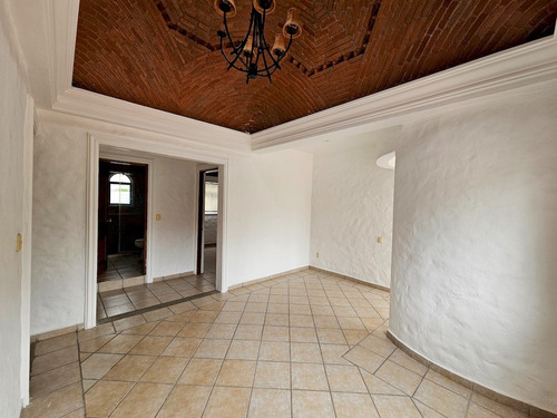 Casa En Venta En Fraccionamiento Privado, En Lomas De Atzingo, Cuernavaca.