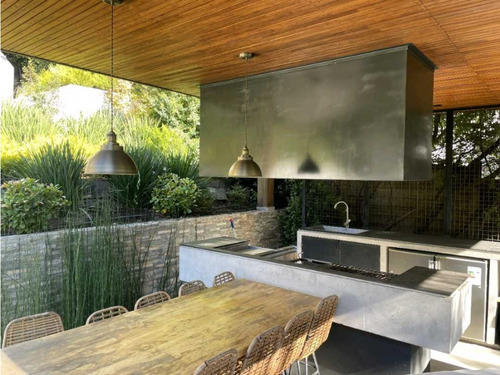 Casa En Lo Barnechea/ Camino Real En Condominio