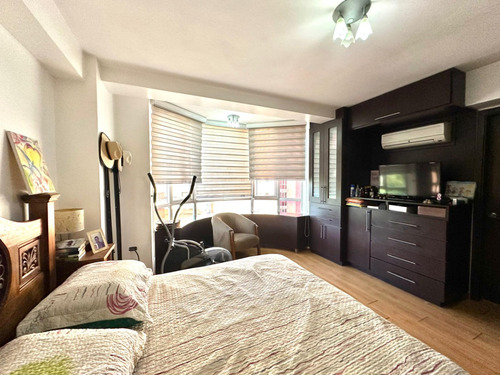 Apartamento En Residencias Las Palmas, Los Kioskos Nr