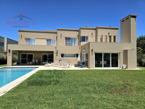 Venta De Casa En Terravista Con 4 Habitaciones