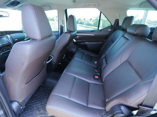 Imagem 8 de 15 de Toyota Hilux Sw4 Srx 2.8 Tb Diesel 4x4 Aut