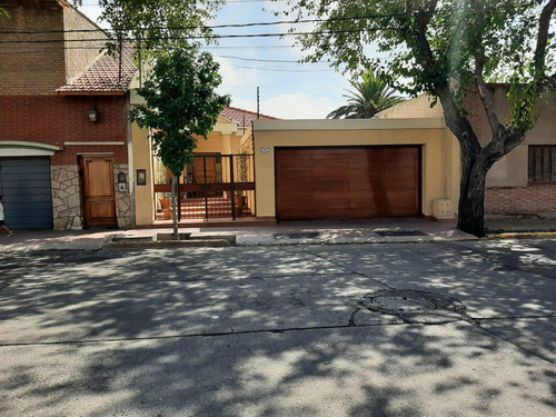 Casa En Barrio Bombal  