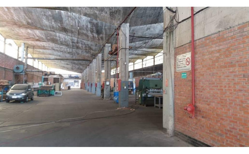 Se Vende Terreno De 15.000 Metros Cuadrados, Con 3 Naves Industriales
