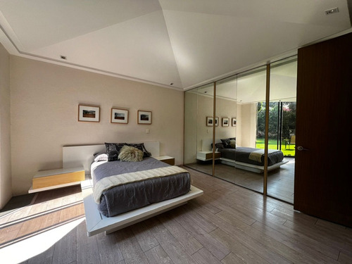 Casa En Venta En Cda. Con Vigilancia En Pedregal