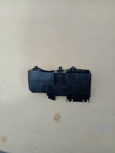 Soporte Guía De Facia Trasero Derecho Suzuki Swift (Usado)
