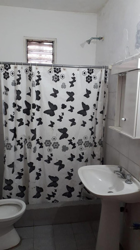Casa En Venta - 2 Dormitorios 1 Baño - 300mts2 - Lomas De Zamora