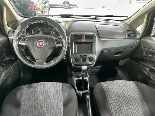 Fiat Punto 1.6 16v Essence Flex 5p
