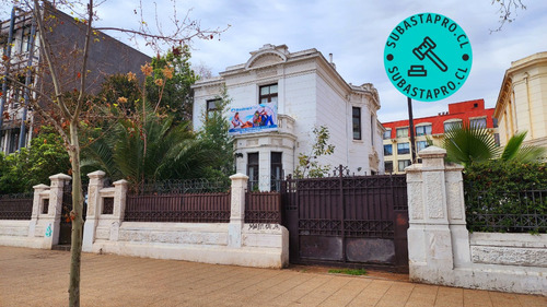 (031) Hermosa Casa Estilo Frances, Stgo. Centro
