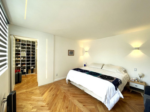 San Ángel Casa En Venta Amplia Totalmente Renovada 5 Recámaras 3.5 Baños 3 Estacionamientos Patios Terrazas Roof Garden