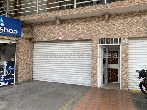 María Martínez Tiene Potencial Local En Alquiler En Zona Céntrica De Cabudare, 2 Baños, Amplio Salón Tanque De Agua, Santa María.