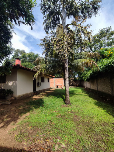 Imagen 6 de 15 de En Venta Casa En Mariano Roque Alonso De 3 Dormitorios 2 Baños 864 M2 Con Depósito Y Salón Comercial