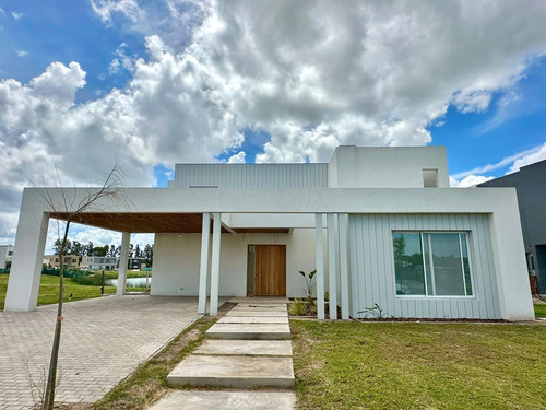 Casa  En Venta En Santa Ana, Villanueva