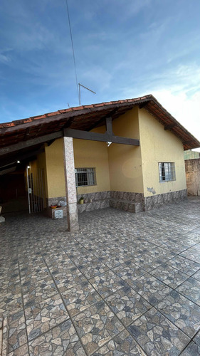 Casa 4 Quartos 2 Banheiros 250m2