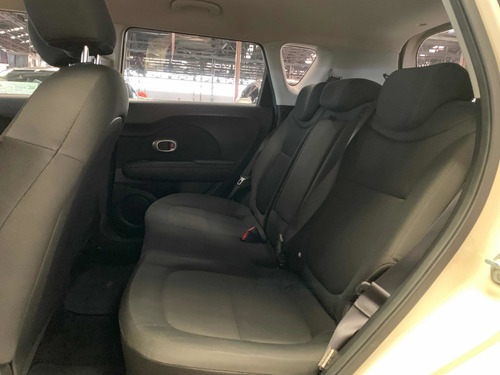 Imagen 6 de 13 de Kia Soul 1.6 Lx Std 6 Vel Ac 2019
