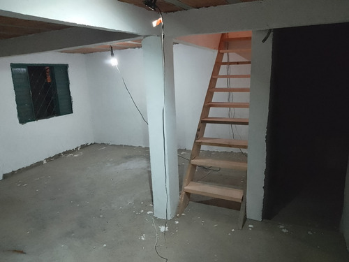 Casa Reformada E Área Construída Nova.