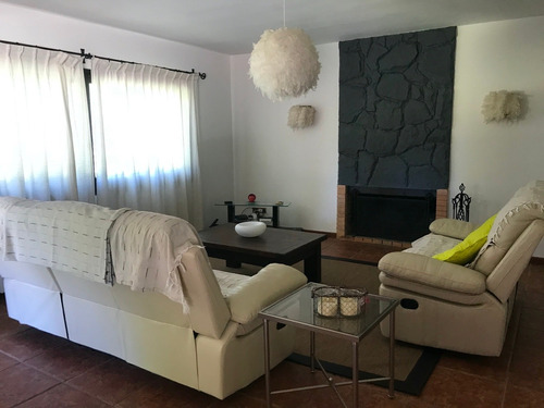 Casa, 4 Dormitorios Y Piscina