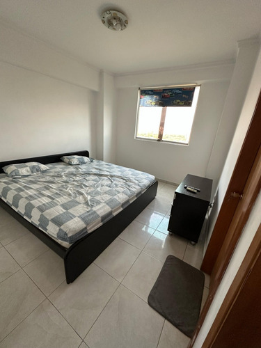 Apartamento En Alquiler En La Trigaleña, Residencias Plaza Asturias.