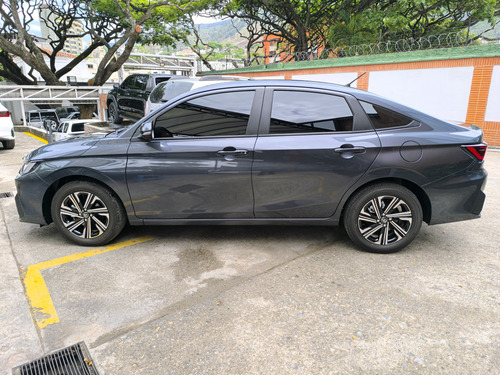 Toyota Yaris E