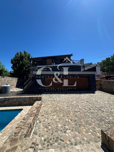 Importante Propiedad De 5 Dormitorios Con Piscina En Villa Del Lago, Villa Carlos Paz