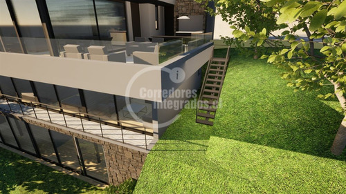 Casa En Venta De 5 Dorm. En Lo Barnechea