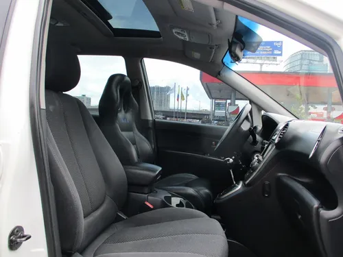 Kia Carens EX 2000CC AT AA