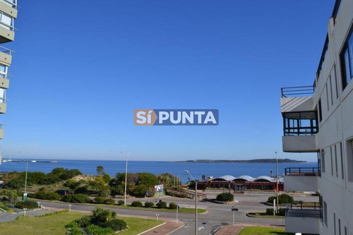 Imagen 2 de 21 de Apartamento En Playa Mansa A La Venta