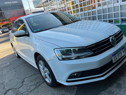 Imagen 2 de 14 de Volkswagen Vento 2017 1.4 Comfortline 150cv At