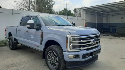 Ford F-250 Limited Diesel 6.7l V8 Ta
