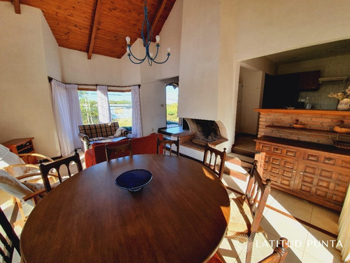 Casa En Manantiales- Ref: 1398