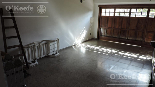Imagen 30 de 30 de En Berazategui Hermoso Chalet De 8 Ambientes Con Parque Y Pileta En Venta Sobre Terreno De 1940m2.