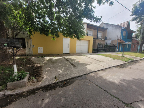 Muy Buen Casa/terreno Con Piscina En Banfield Este