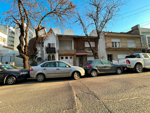 Lote Con Construcción. Zona Plaza Mitre.