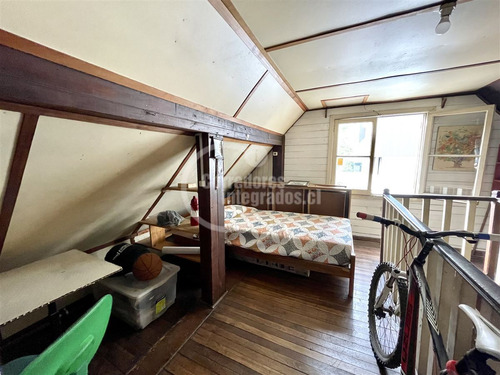 Casa En Venta De 4 Dorm. En Macul