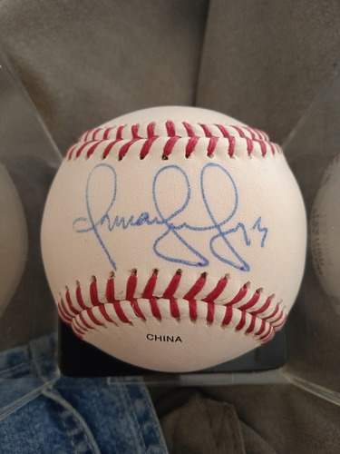 Pelota De Béisbol Firmada Por Omar Vizquel 