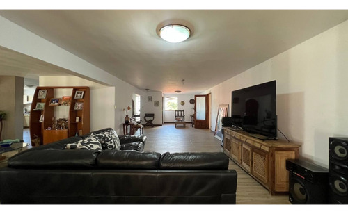 Casa De 780m2 Venta En Lomas De La Trinidad