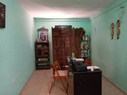 Imagen 23 de 30 de Townhouse En Venta Amplio Comodo Con Patio Interno Ubicado En Zona De Gran Revalorización Y Espacios Para El Esparcimiento Familiar Tazajal Naguanagua