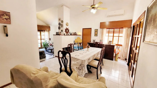 Venta, Casa 4 Dormitorios, A 100 Metros De Avenida Principal - Atlántida Ca735