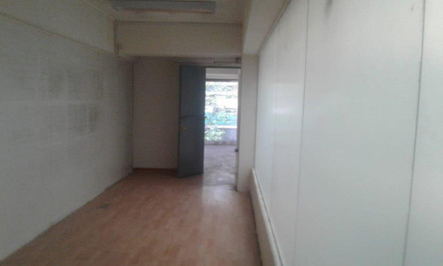 Arriendo Oficina Ed. Giratorio Conexión Metro Los Leones, Pl