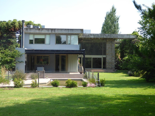 Casa En Venta City Bell Calle 24 E/ 476 Y 477 - Dacal Bienes Raices