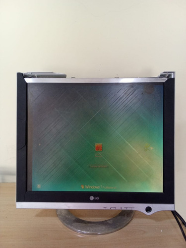 Monitor De Pc De 7 Pulgadas LG Para Respuesta O Reparar (Usado)