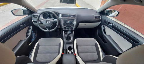 Imagen 5 de 10 de Volkswagen Jetta 2016 2.0 Live Mt