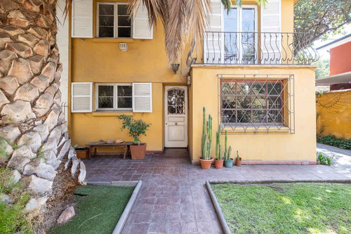 Sector Residencial: Jardín, Piscina Y Gran Conectividad