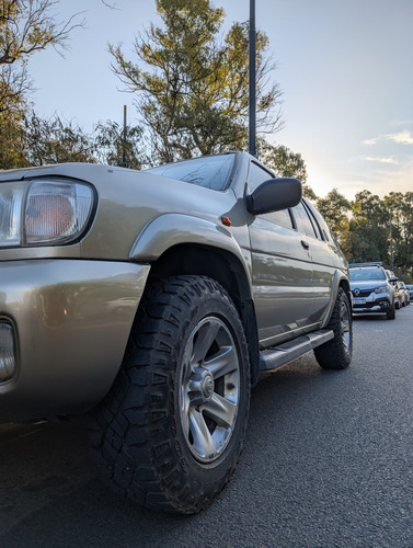 Nissan Pathfinder SE 3.5 V6