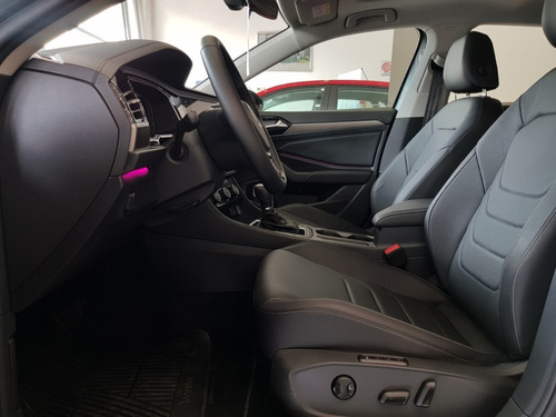 Imagen 9 de 25 de Volkswagen Vento 1.4tsi Highline Tip 0km My22 Dcolores