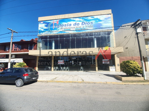 Amplio Local Comercial - 1060m2 Sobre Av. Del Libertador -