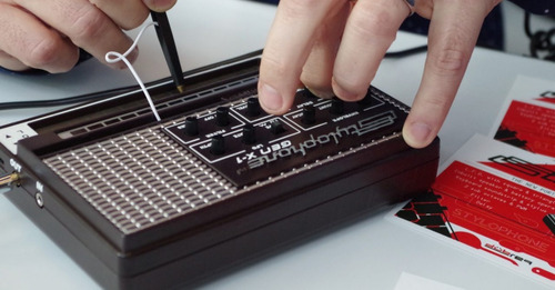 Stylophone Gen-x1 Dubreq Sintetizador Análogo Portatil