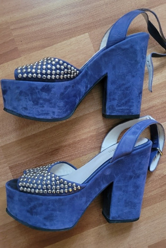 Sandalias Pigalle Gamuza Azul Con Tachas Y Plataforma.  T 38