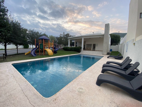 Casa En Venta, Soria Residencial, El Uro